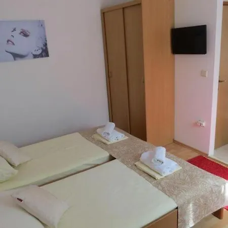 Apartmán Franka - With Terrace And Sea View A2 *
